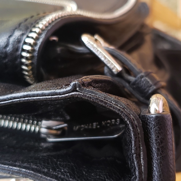 Black Leather Michael Kors handbag. - Picture 5 of 10